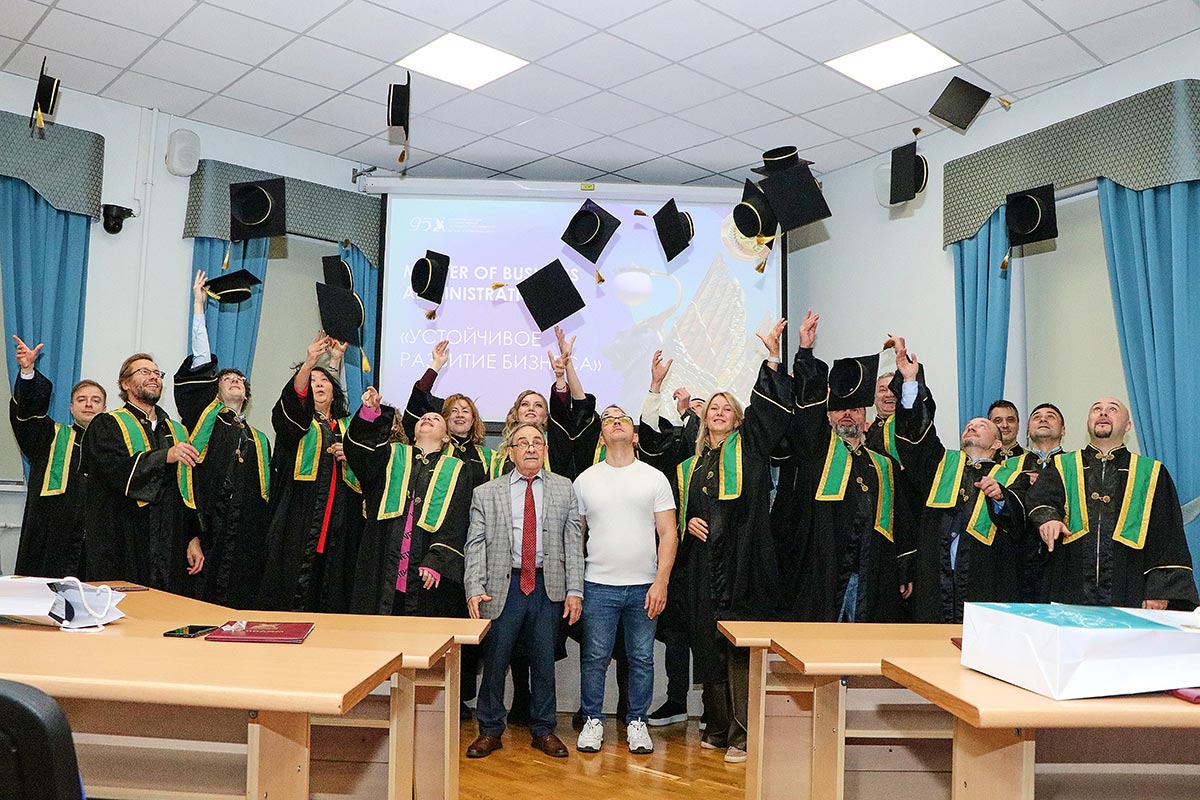 Вручение дипломов выпускникам программы MBA «Устойчивое развитие бизнеса» 07.11.2025